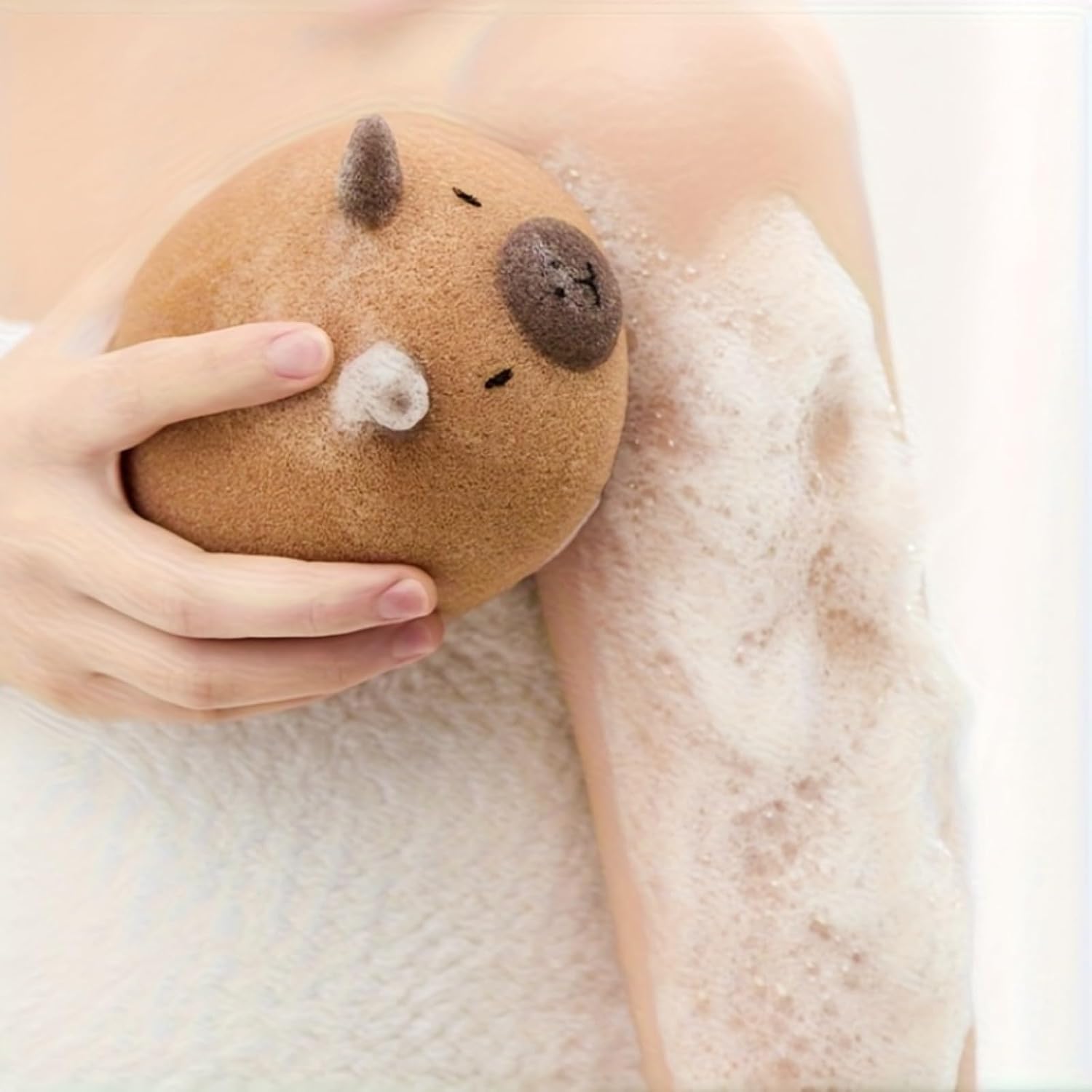 Adorable Bath Sponge Shaped Like a Capybara - a Soft and Gentle Exfoliating Brush Ideal for Scrubbing, Foaming, and Cleansing. an Excellent Gift for a Spa-Like Experience at Home