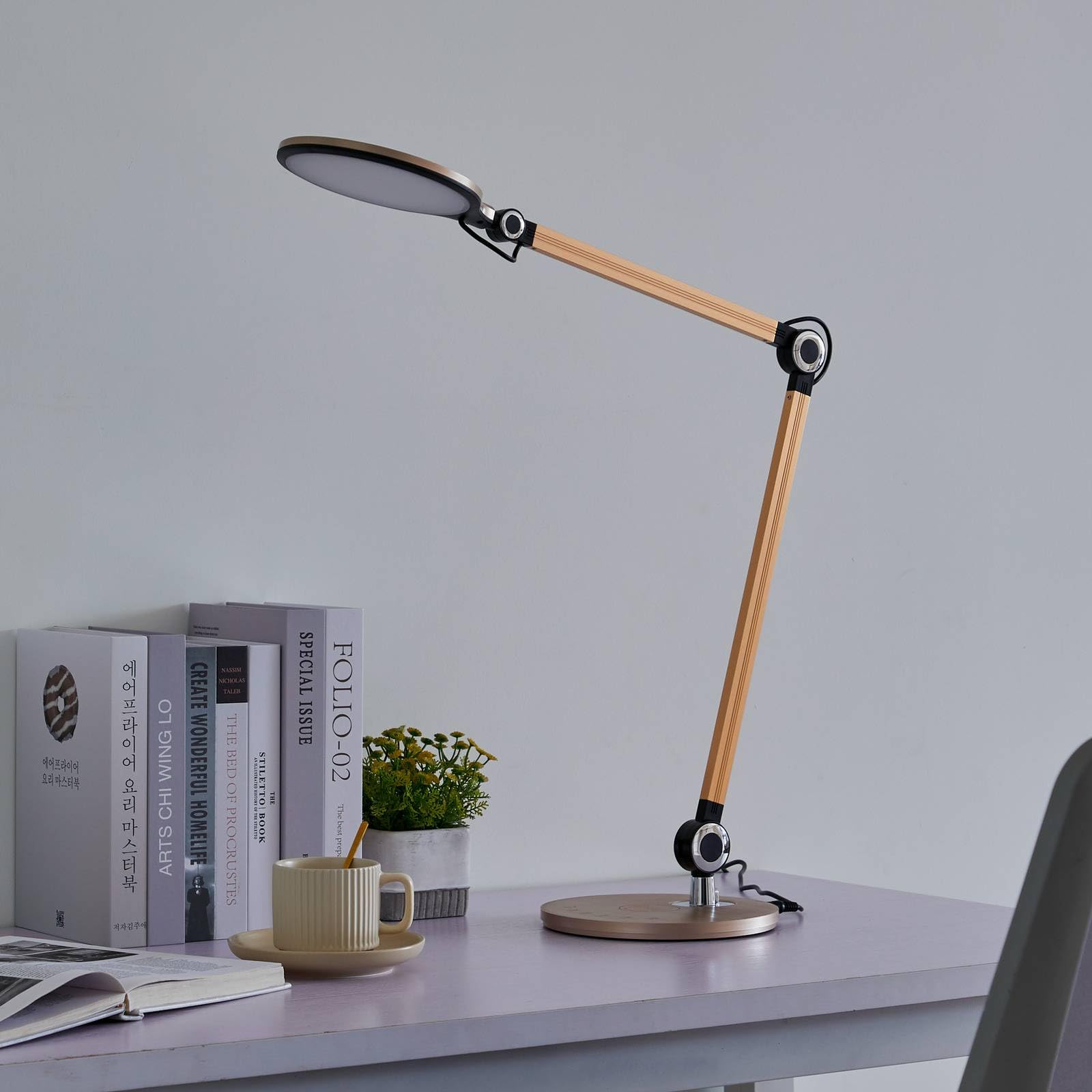 Lindby LED Tischlampe Nyxaris dimmbar (Modern) in Gold/Messing (1 flammig,) - Tischleuchte Schreibtischlampe Nachttischlampe Arbeitszimmerleuchte