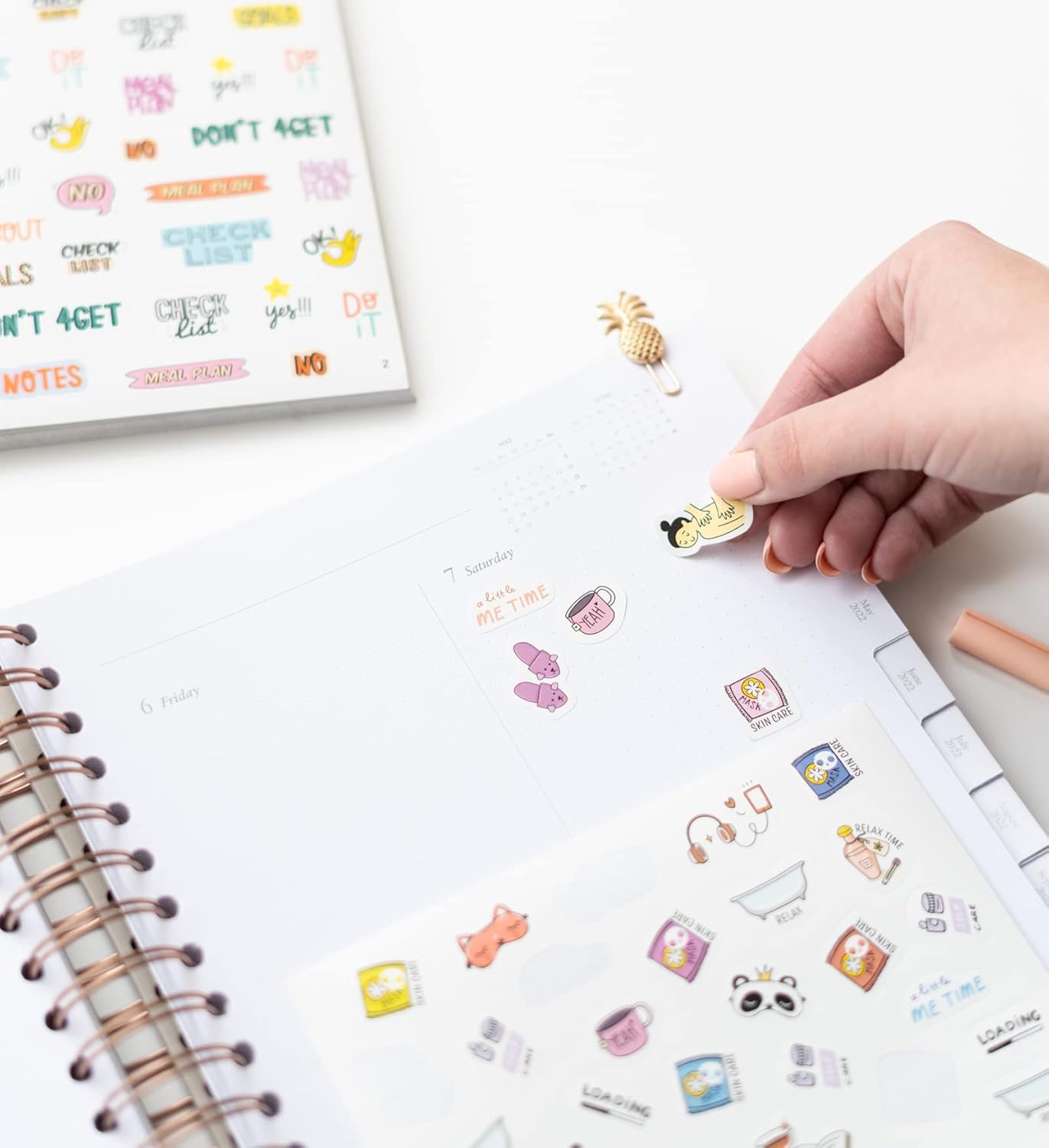 Grupo Erik Stay Organized Sticker Book | 2000 Stickers | Paper, Matte | Contemporary Style | Round Shape | Waterproof | Stay Organized Color