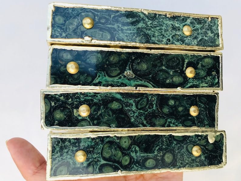 Artigianato unico: ognuno di questi tiranti unici per cassetti è un capolavoro unico nel suo genere, che mostra lievi variazioni di forma e colore. Queste maniglie in agata aggiungono un tocco di individualità e unicità alla tua casa.