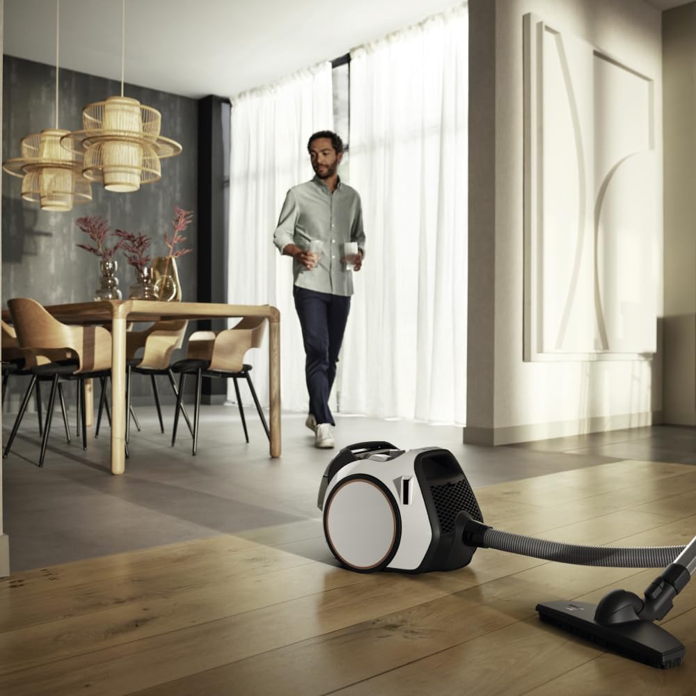 Miele Boost CX1 - Aspirapolvere a Traino senza Sacco con Filo, 890 W, Potente, Compatto e Agile con Tecnologia Vortex e Filtro Hygiene AirClean, Bianco e Rosso Miele Boost CX1 - Aspirapolvere a Traino senza Sacco con Filo, 890 W, Potente, Compatto e Agile con Tecnologia Vortex e Filtro Hygiene AirClean, Bianco e Rosso