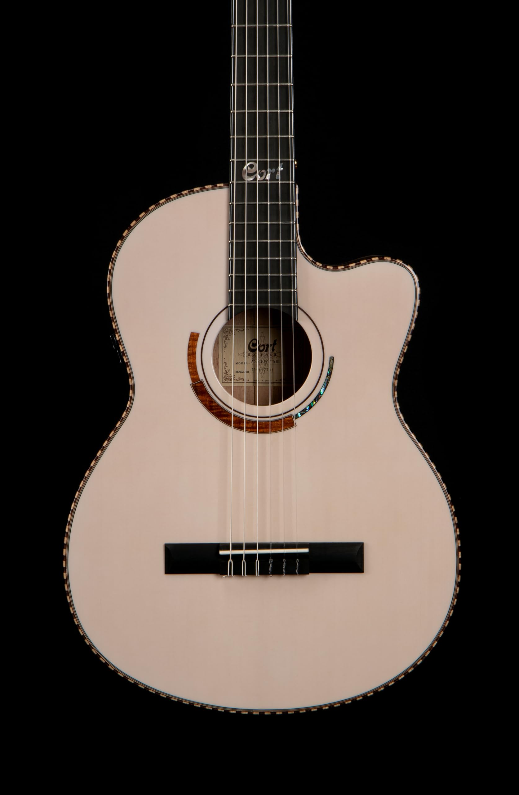 Cort Solencanto - Guitarra clásica prémium con estuche