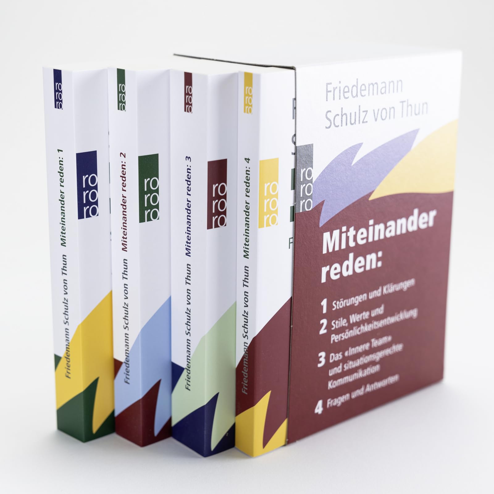 Miteinander reden 1– 4 (Faltschachtel): Störungen und Klärungen / Stile, Werte und Persönlichkeitsentwicklung / Das «Innere Team» und situationsgerechte Kommunikation / Fragen und Antworten