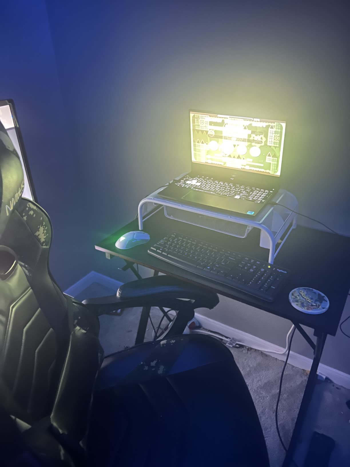 4/mo Finance Mind Reader MESHMONSTABLK Metal Mesh Monitor Stand and