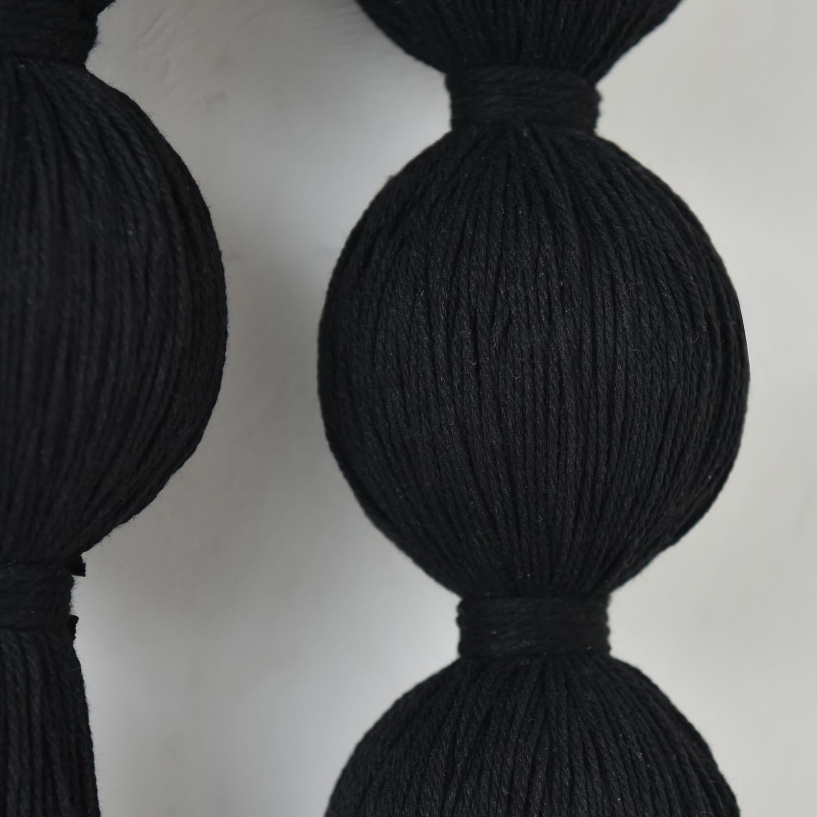 Jakalin Makramee-Wandbehang, schwarze Boho-Wandkunst mit Quasten, moderne Faserwandkunst für Wohnzimmer, Schlafzimmer, Büro