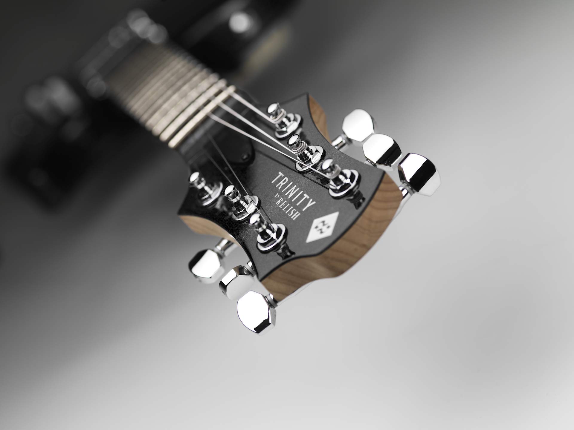 Amazon.co.jp: レリッシュギターズ TRINITY METALLIC BLACK