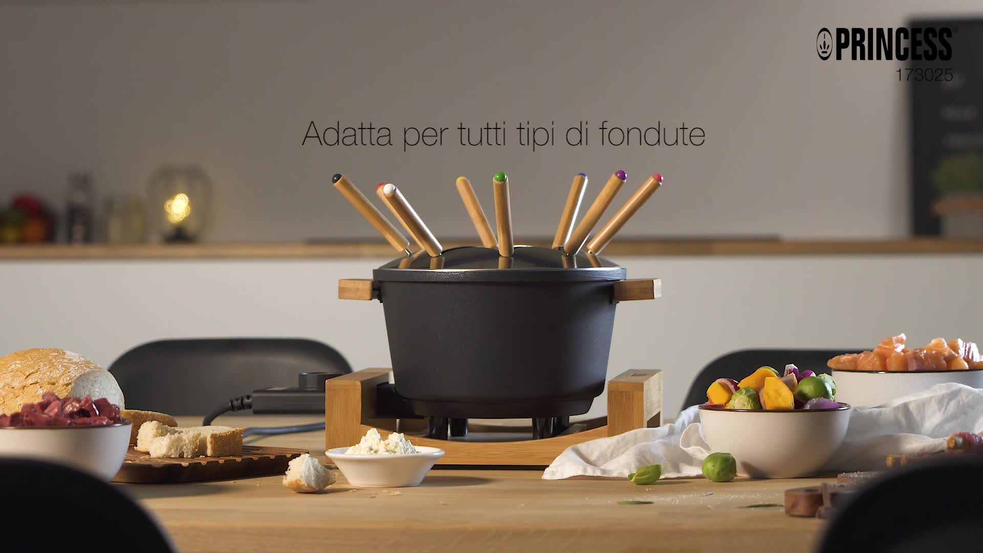 Princess Fonduta Set In Nero – Pentola 1,5L, Termostato Regolabile, Rivestimento Ceramico Antiaderente, 8 Forchette Inox, 800W, Manici Isolanti E Base Antiscivolo