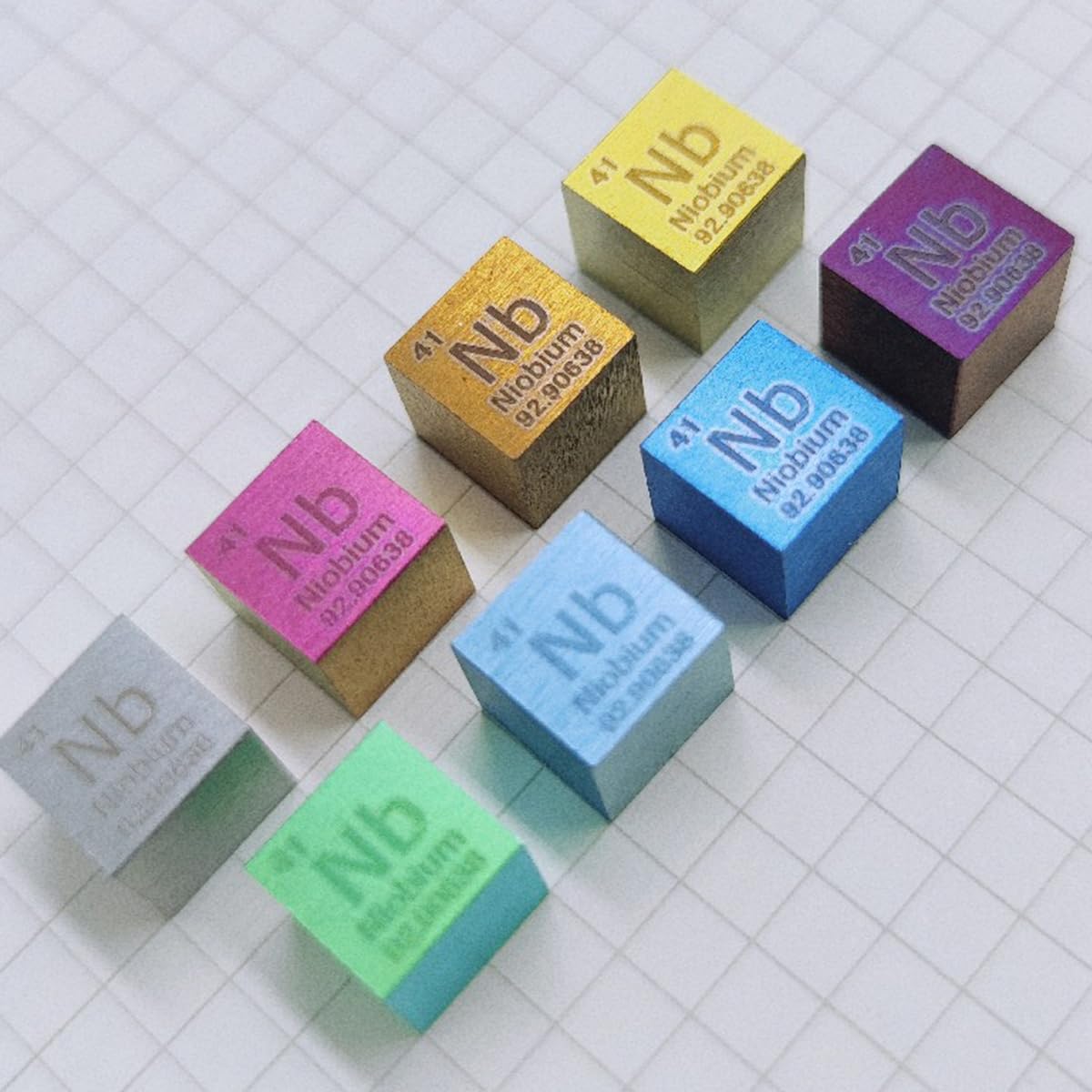 Mehrfarbiger Niob-Würfel – Metallelementwürfel – Lasergravierter Dichtewürfel Für Eine Sammlung des Periodensystems Der Elemente (10 X 10 Mm),Lila