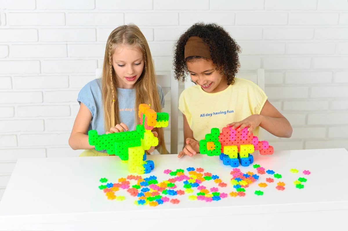 Meli Neon Basic Travel Box - 1000 bloques de construcción en colores neón para niños a partir de 3 años, juego de bloques de construcción para fomentar la creatividad y la motricidad fina, 2 cm x 2 cm
