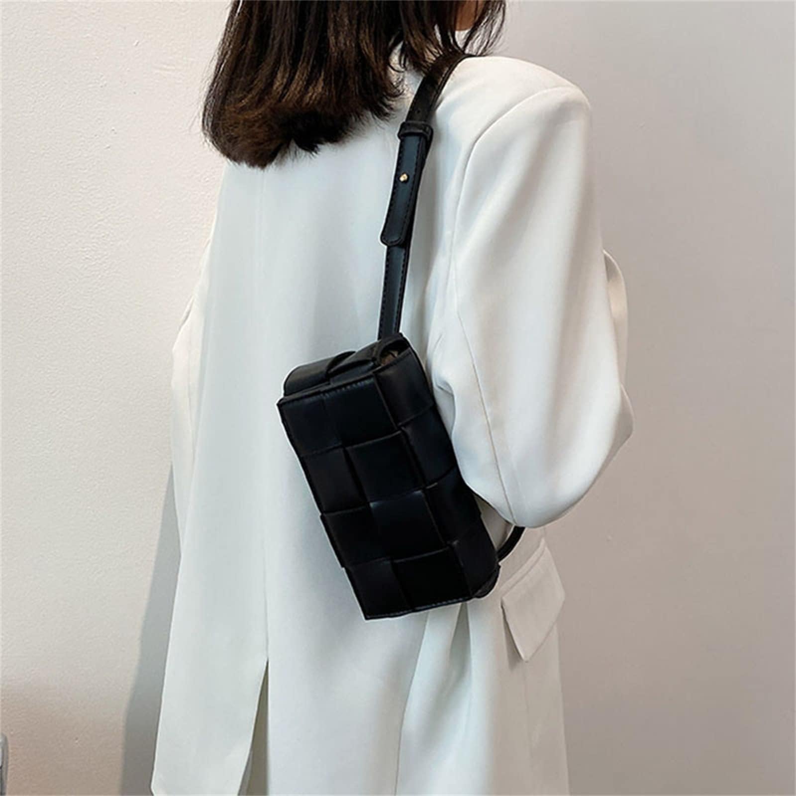 Gimue Woven Purse Crossbody, Y2k Women's PU Leather Small Square Bag, Waist Bag Convertible Shoulder Bag, Fashion woven Messenger Bag (Black)