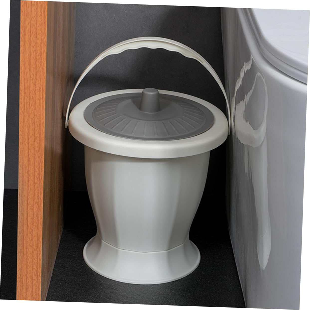 Baluue Portable Potty for Disabled Plastic Urinal Lid Elderly Urinal Compact and Easy to Carry for Home