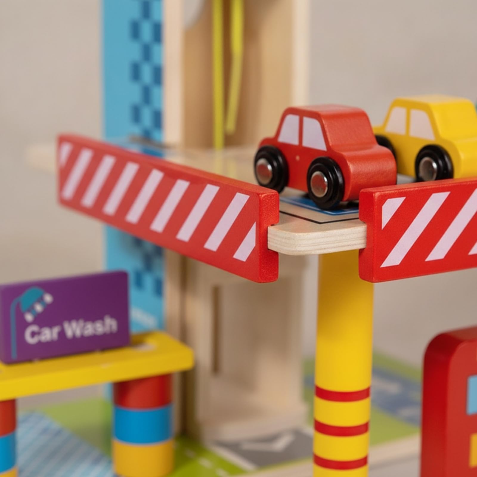 Centro Parcheggio Giocattolo per Bambini Educativo Playset di Parcheggio con Ascensore Manuale con Eliporto Garage in Legno per Area Ludica