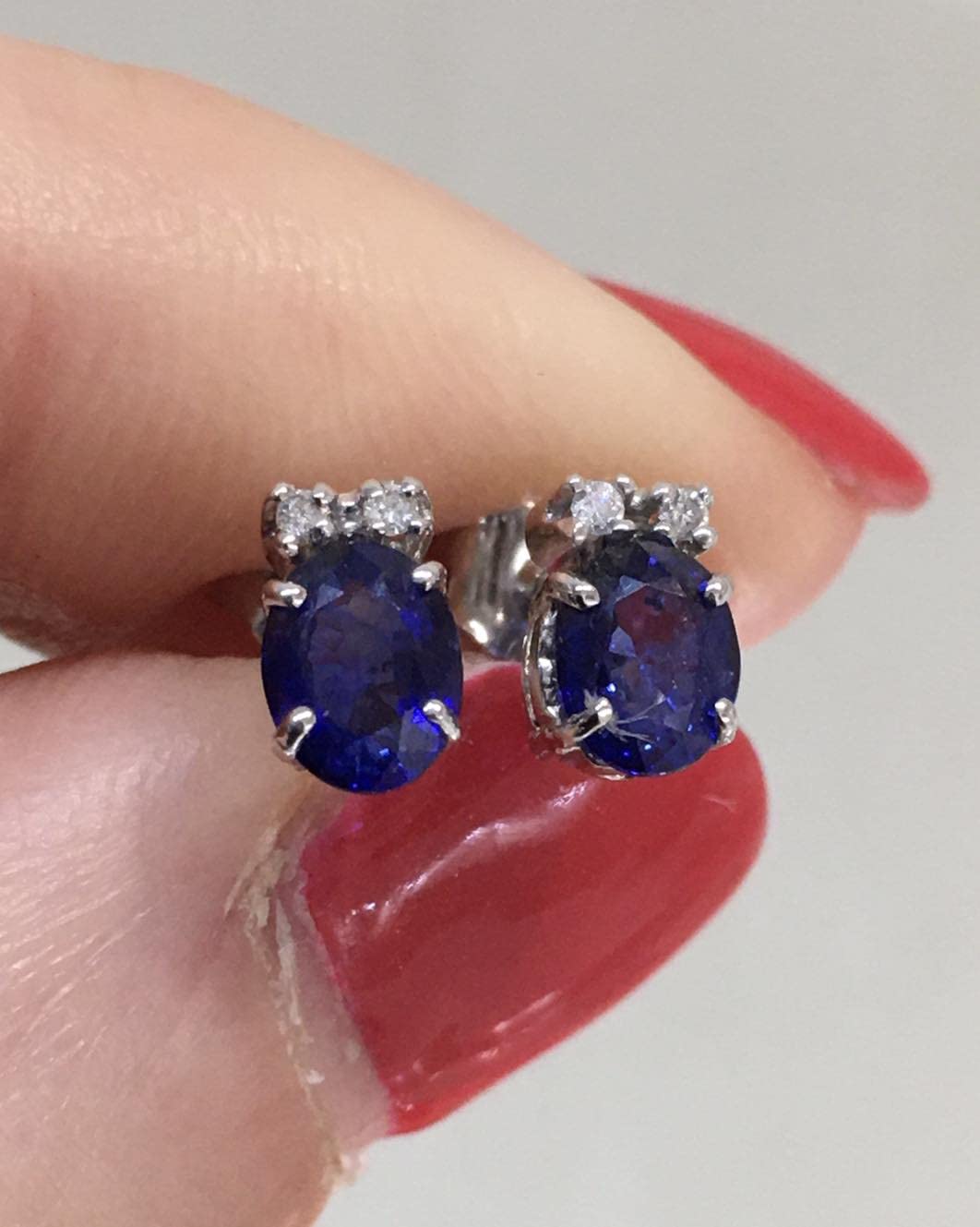 Orecchini a lobo da donna in oro bianco 18kt con zaffiri e diamanti veri naturali, Perno e farfallina.