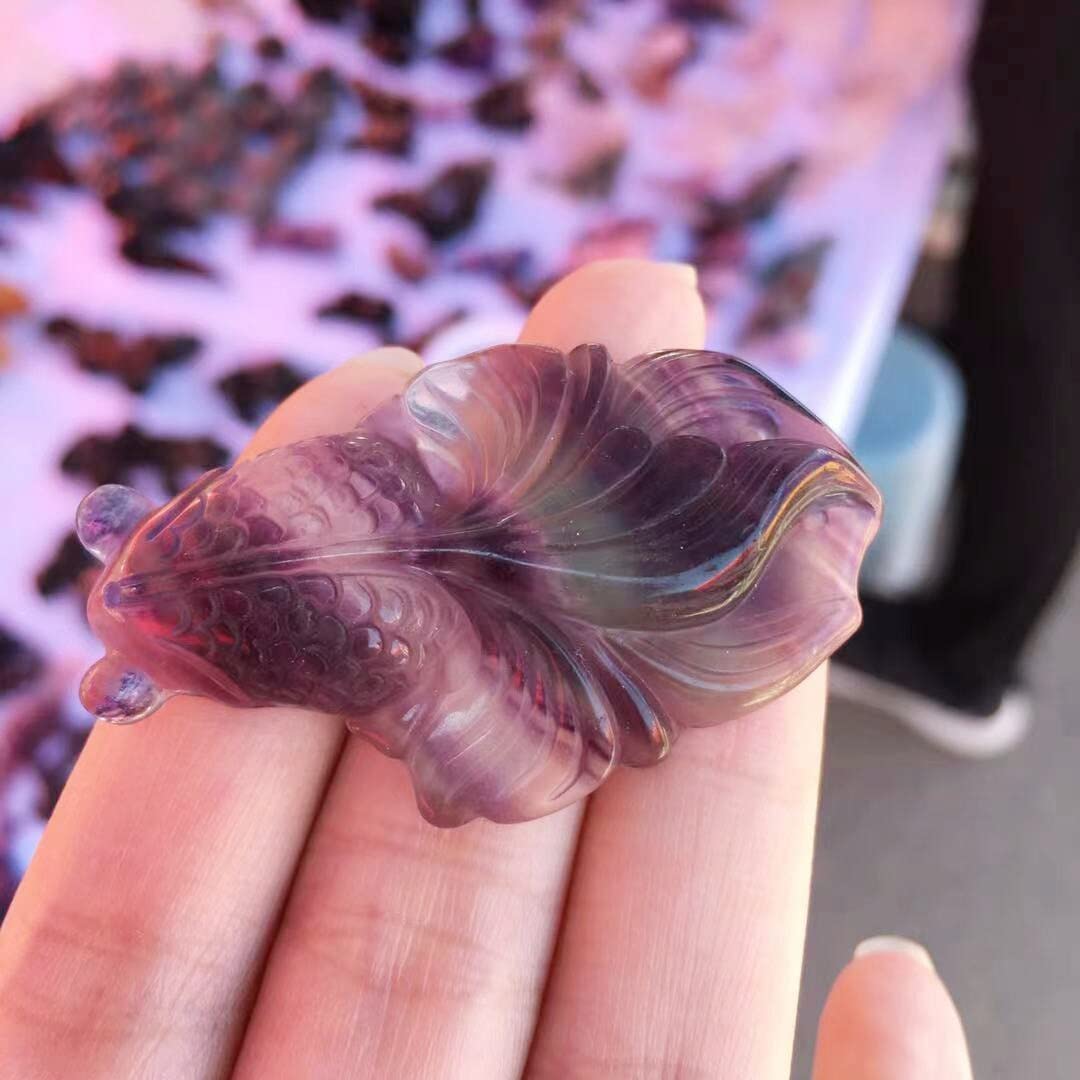 Amazon.co.jp: 天然水晶石彫刻レインボー蛍石金魚石癒しのかわいい魚の