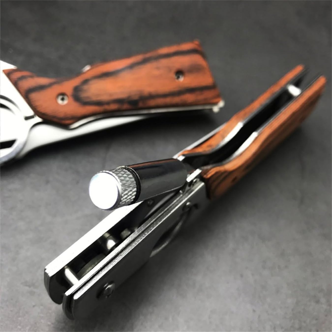 Cuchillo Ak47 EDC Herramienta Multifunción Plegable Portátil Cuchillo para Acampar al Aire Libre Cuchillo de Supervivencia con Luz Adecuado para La Vida Senderismo Camping