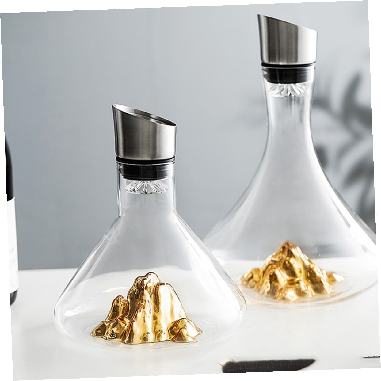 Gold Crystal Wine Decanter 1500ml Handheld Fast Aeration Decanter with Inclined Mouth for Home Dining and Entertaining