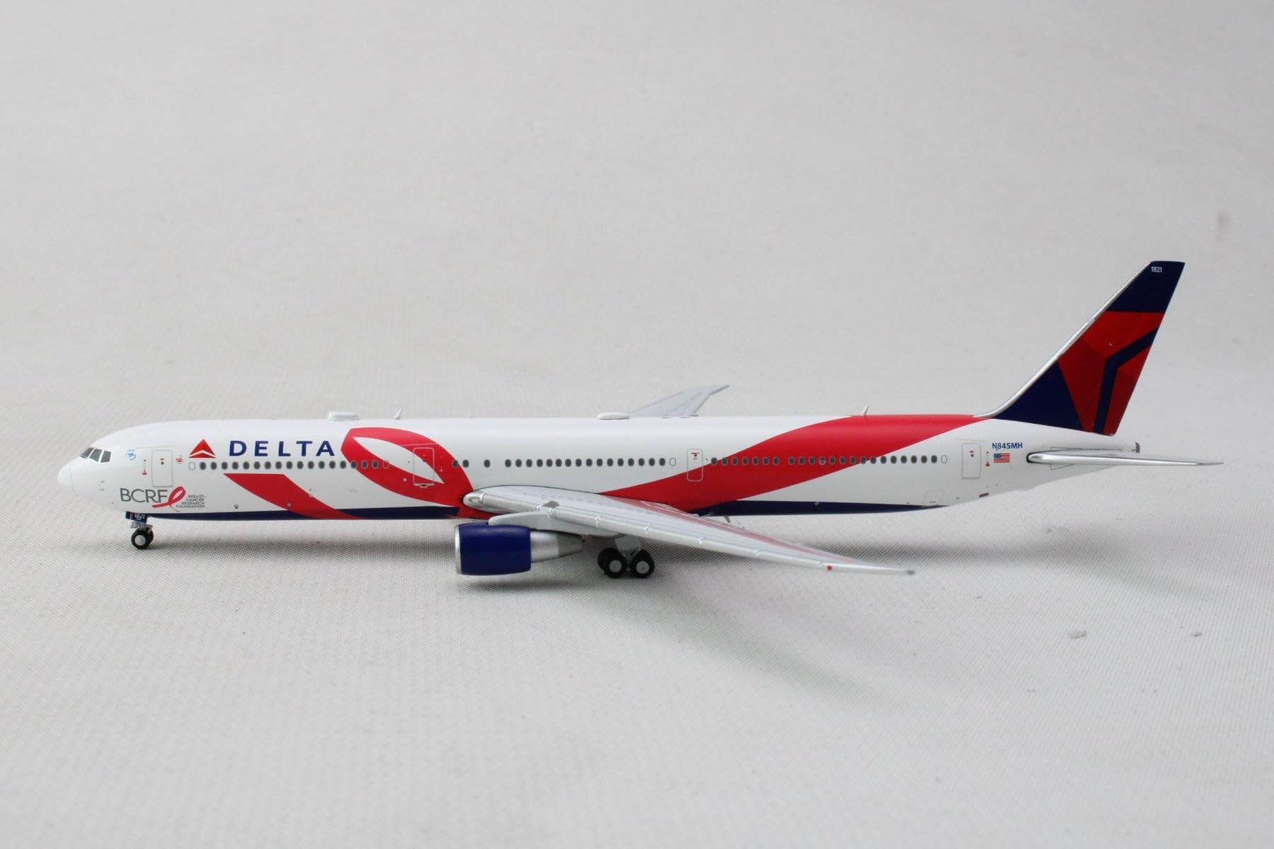 Amazon.co.jp: GeminiJets GJDAL2154 デルタ航空 ボーイング 767-400ER