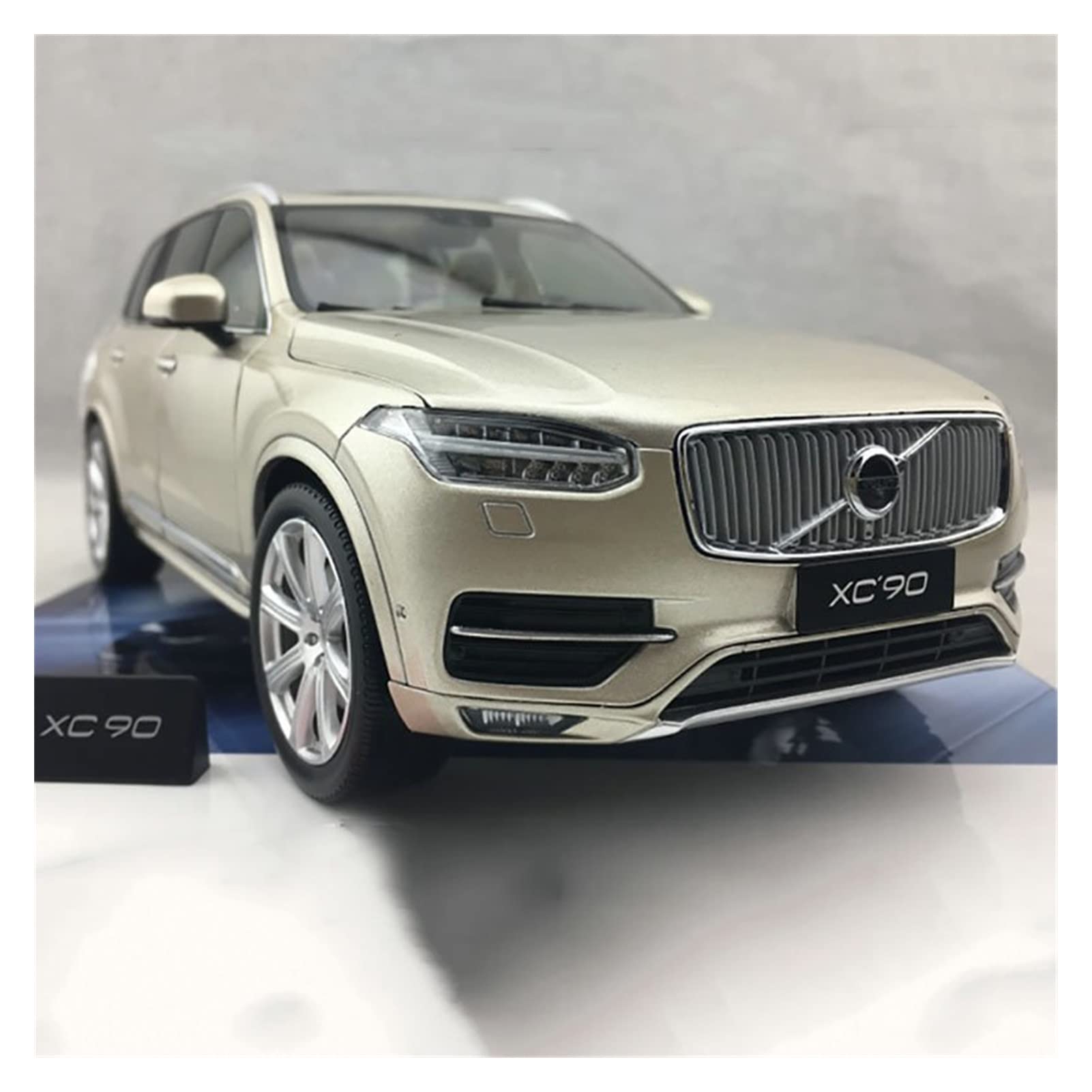 Amazon | ミニカー スケールモデルカー ブティック1：18 VOLVO XC90