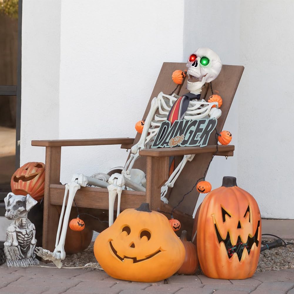 Esqueleto de Halloween de 165 cm, esqueleto de cuerpo completo con capa negra, huesos humanos de tamaño real para Halloween, patio delantero, patio, césped, jardín, accesorios de decoración de fiesta