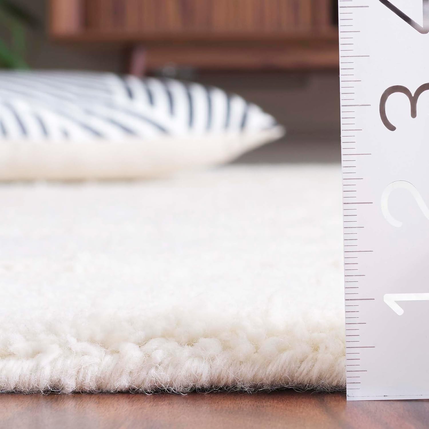 SAFAVIEH Vermont Collection Area Rug - 6' x 9', Ivory, Handmade Wool, Ideal for The Living Room, Dining Room, Bedroom (VRM213A-6)
