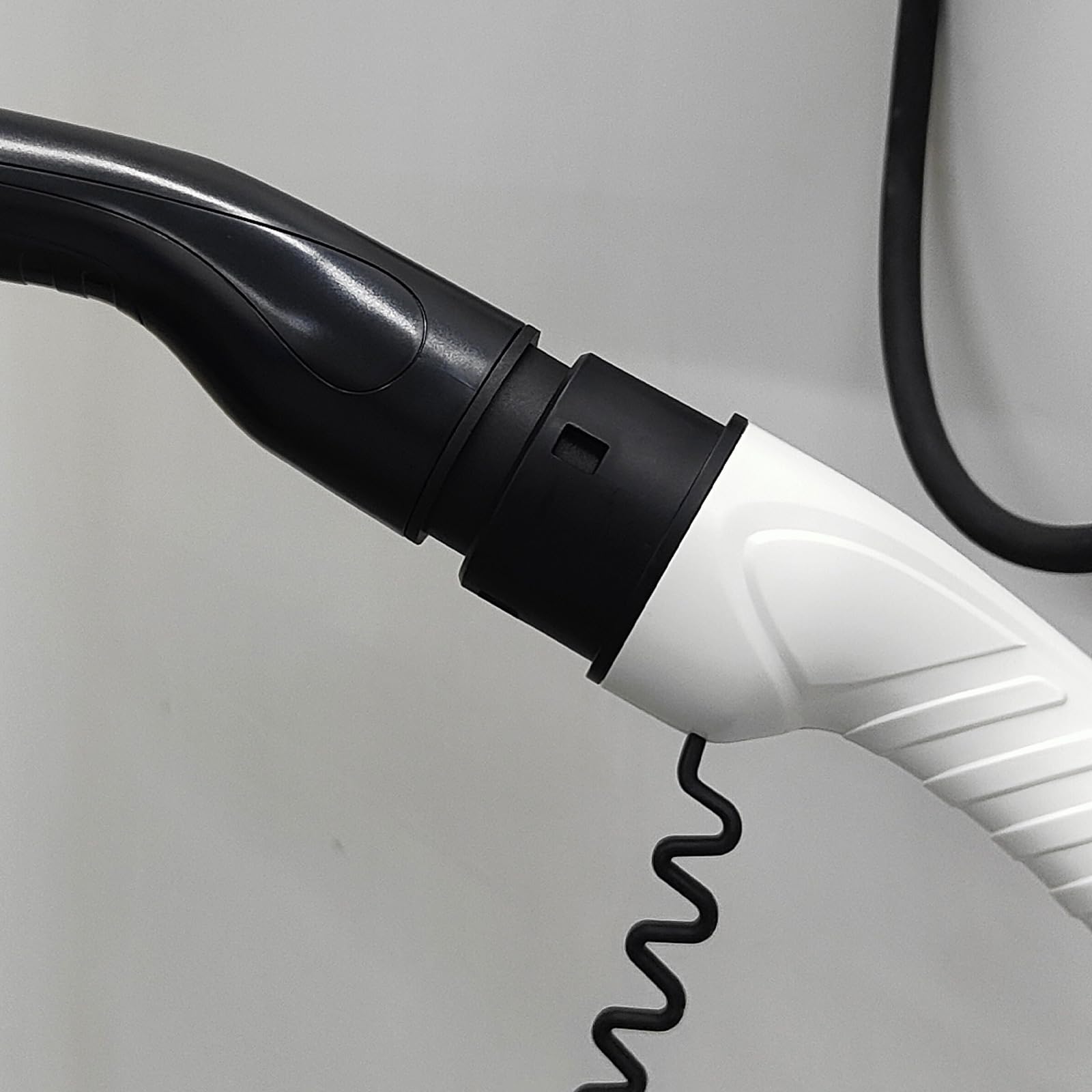 Adaptateur EVSE, test de station de charge de type 2, analogique PP et CP | EVSE testeur multimètre et oscilloscope connectables, prise schuko intégrée, LED intégrée pour indicateur de phase