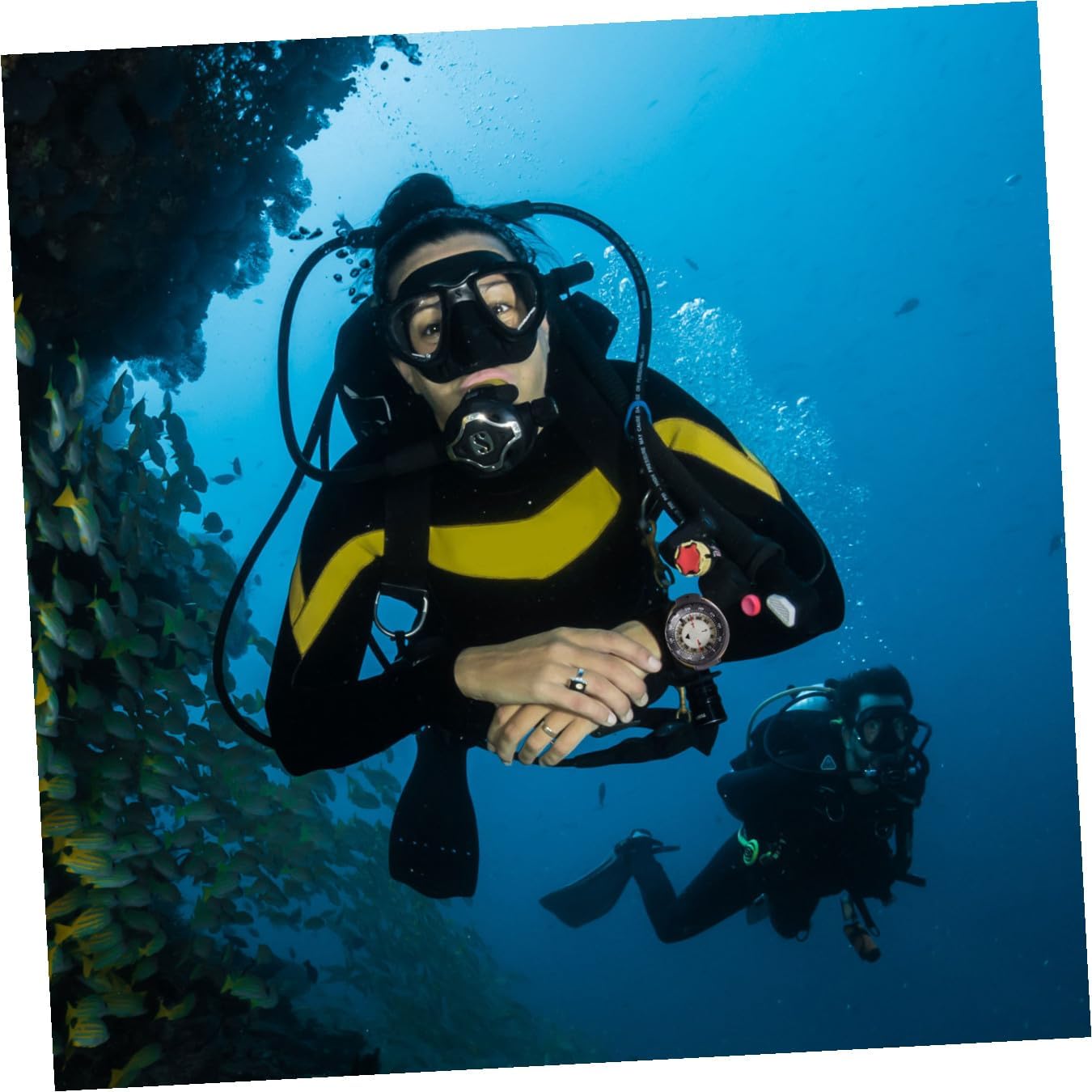 BESTonZON Waterproof Luminous Wristband Compass with Balanced Watch Dial for Outdoor Hiking Camping Diving Navigation