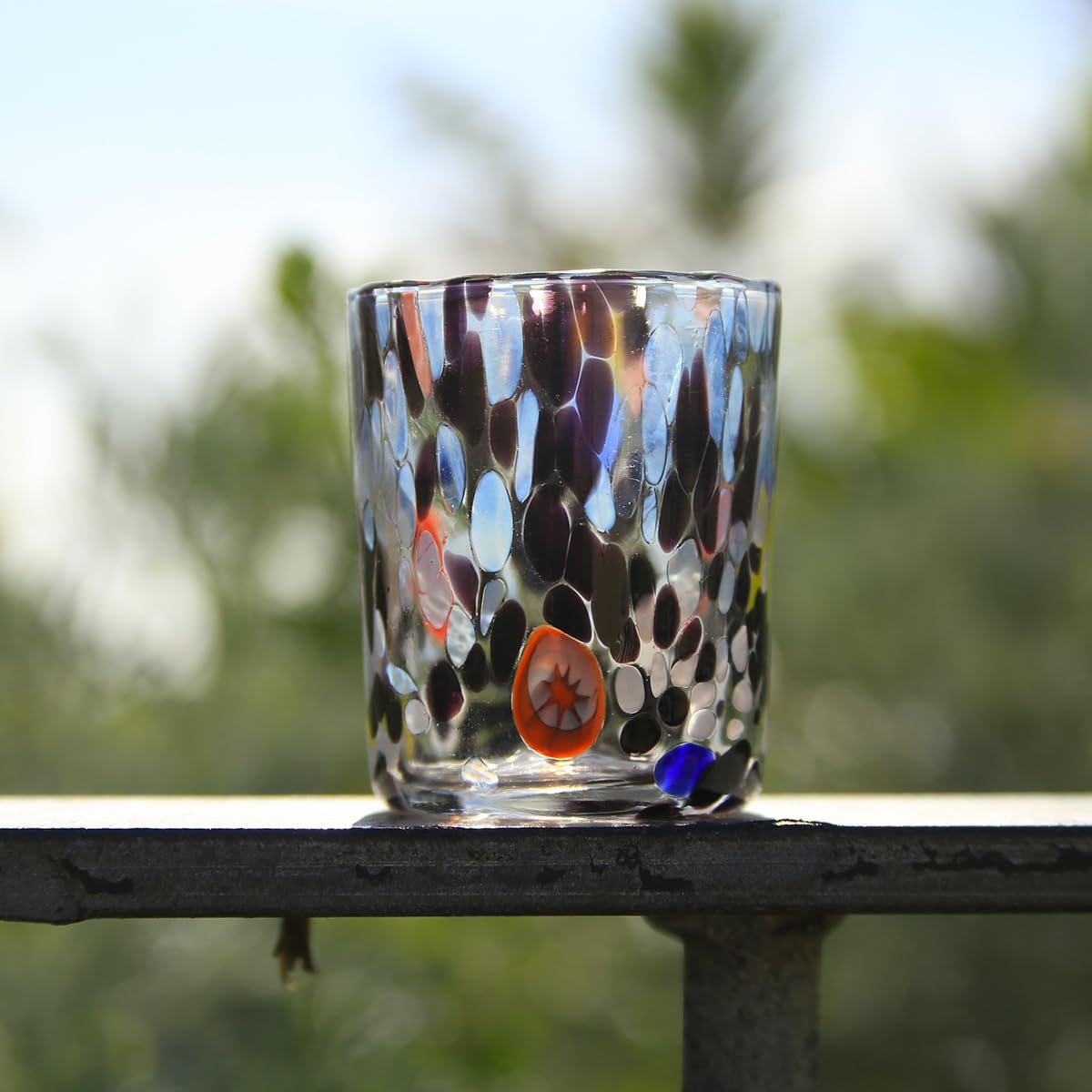 Gocce di Murano Lot de 12 verres à liqueur de pluie arc-en-ciel en verre de Murano soufflé à la main, colorés, élégants et précieux (blanc et noir, 12)