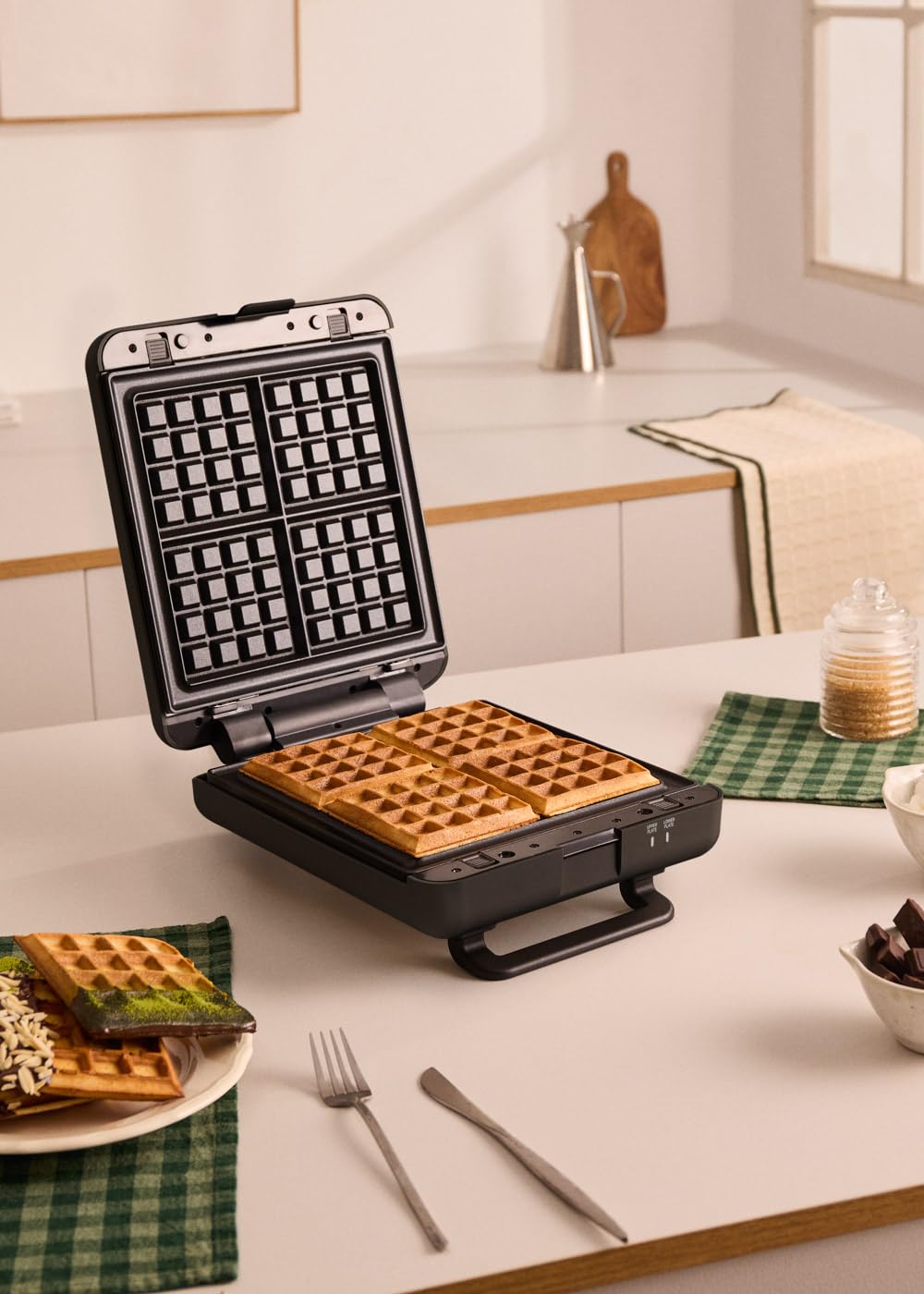 CREATE/STONE STUDIO/Sandwichera grill e waffle quadrupla nero / 3 piastre intercambiabili: Grill, Waffle e Sandwich, antiaderente, apertura 180º, 4 fette, spegnimento automatico, 1600W