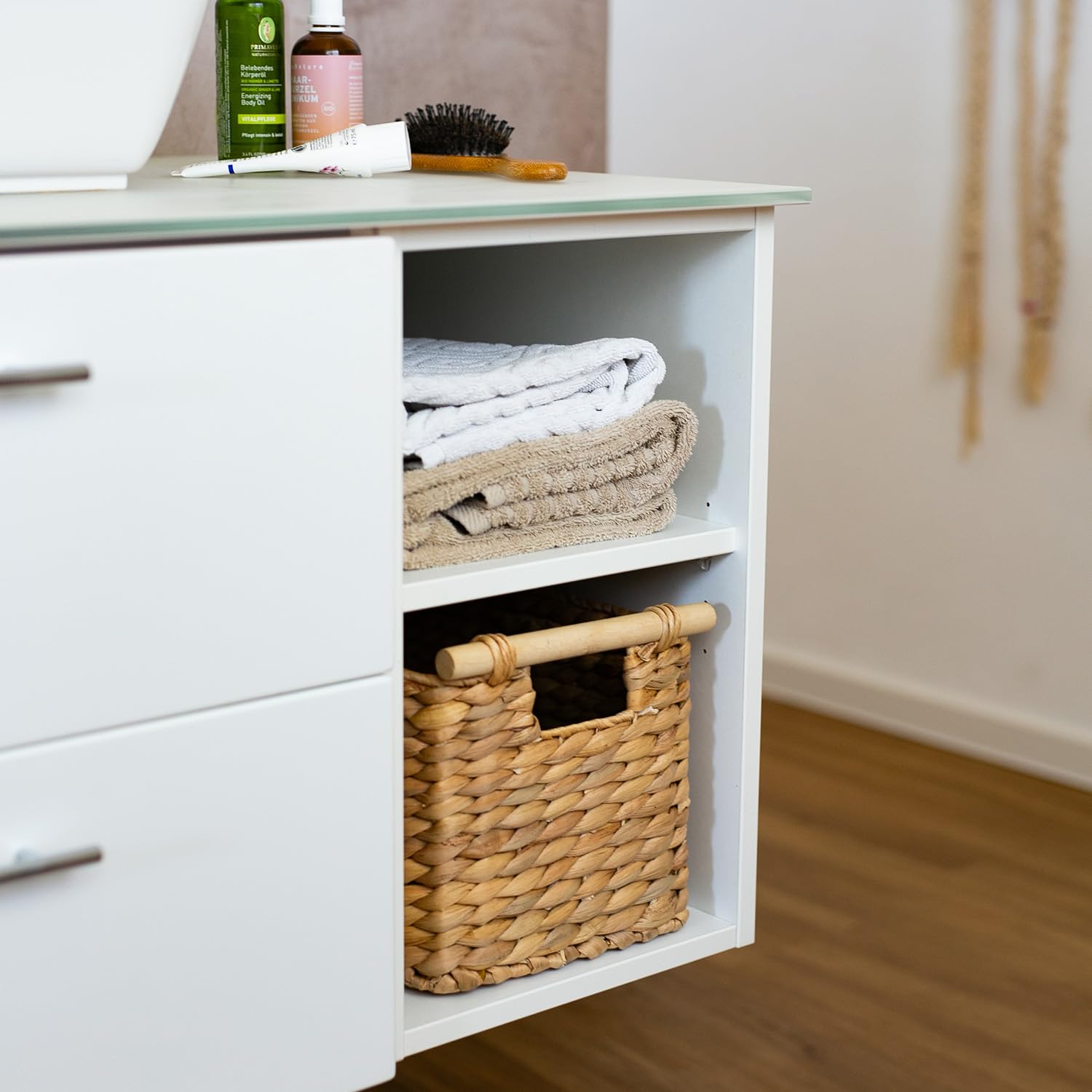 HMF Cesto portaoggetti intrecciato in giacinto d'acqua, Cesto decorativo con manici in legno per riporre oggetti in bagno, soggiorno, cucina | 37 x 22 x 20 cm | naturale