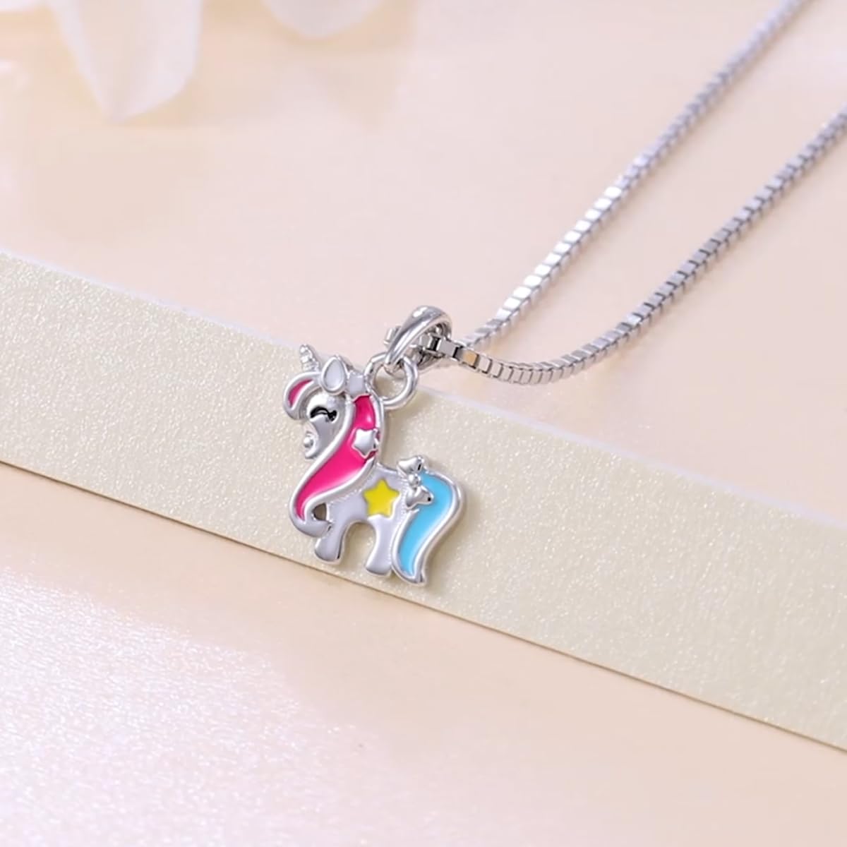 PAVELS Einhorn Schmuckset für Mädchen - Ohrstecker und Kette aus echtem 925 Silber - Magischer Kinderschmuck für besondere Anlässe - Perfekte Geschenkidee für junge Schmuckliebhaberinnen