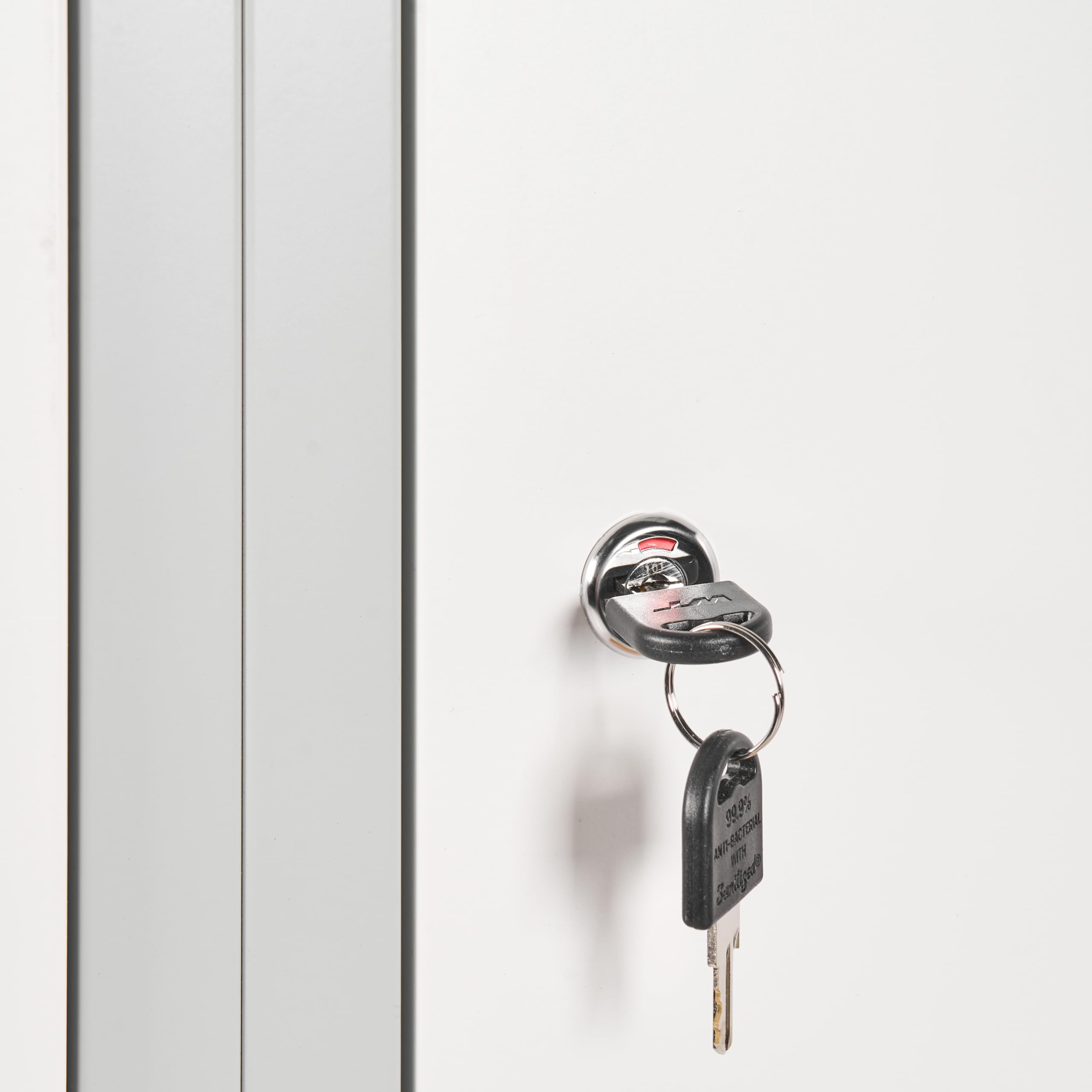 Beliani Viererspind Umkleideschrank 4-türig mit Sitzbank Metall weiß/grau abschließbar Athlete