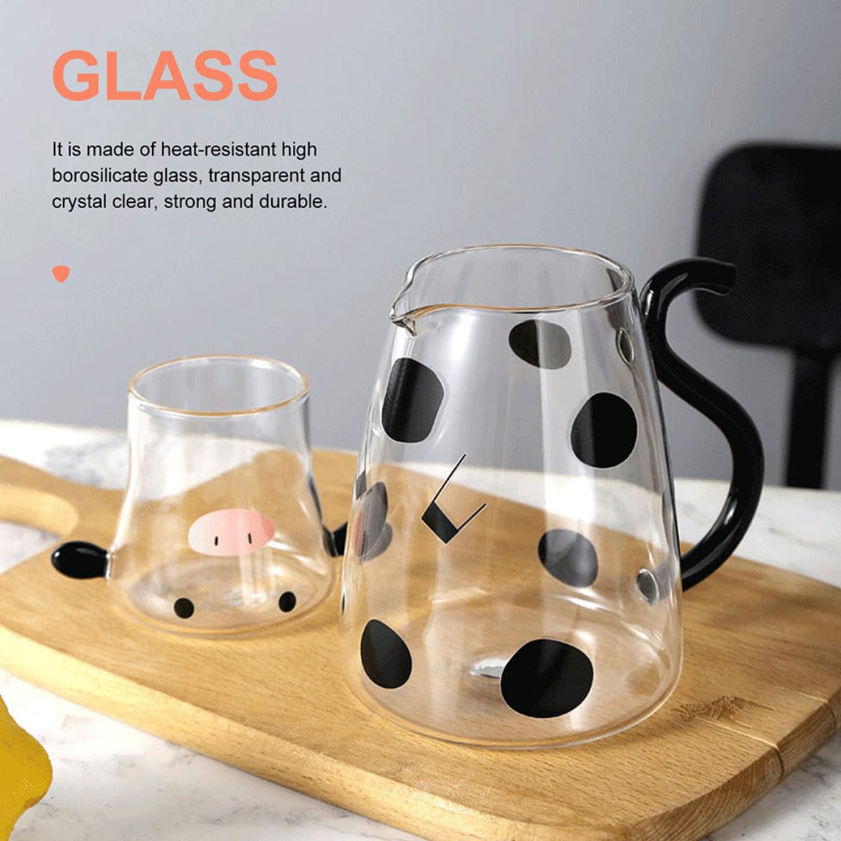 Süßes Kuhförmiges Wasserkaraffen Satz aus Glas mit 1800ml Fassungsvermögen Großer Mehrzweck Wasserspender für Haushalt und Restaurant mit Deckel und Trinkbecher