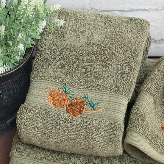 BLACK FOREST DECOR Pine Branch Green Embroidered Hand Towel