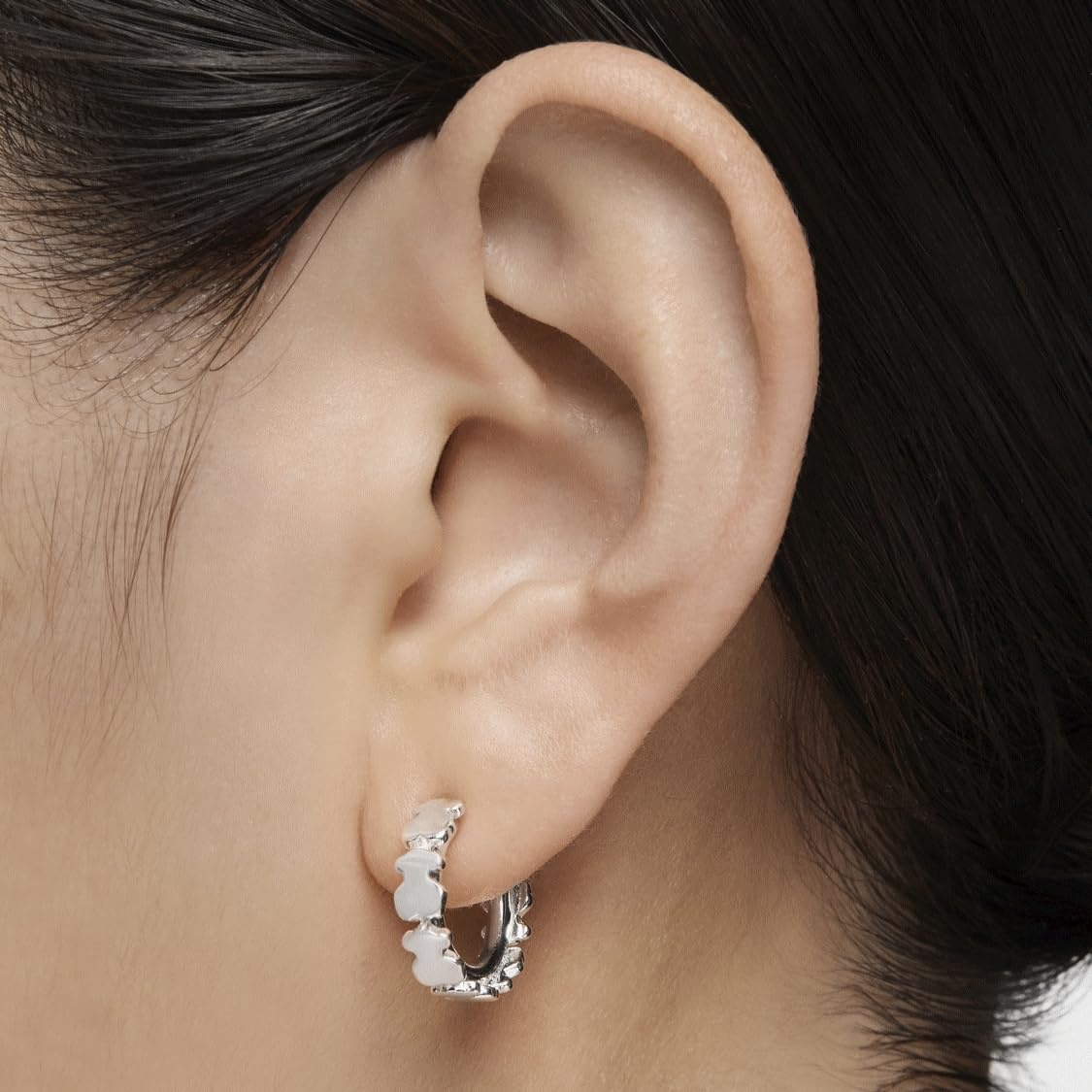 TOUS Pendientes de Aro de Plata de Primera Ley para Mujer con Motivos de Mini Osos Carusel 5,5mm, Diametro 11mm Elegante y Diferente, Colección Straight