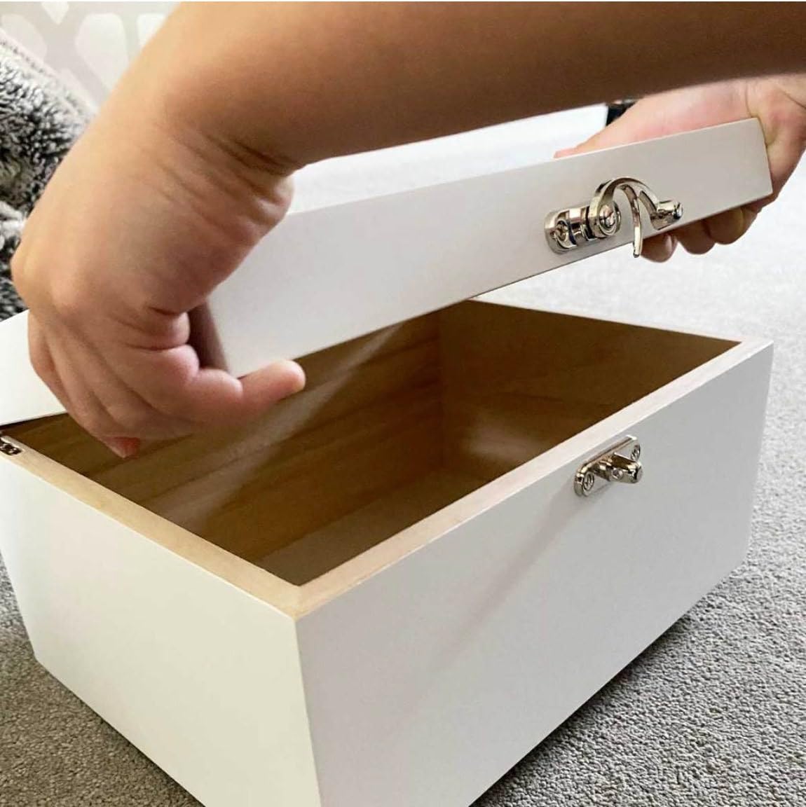 Caja de recuerdos de madera para mascotas de lujo, caja de recuerdos de madera blanca, homenaje premium para recuerdos de perros o gatos apreciados, 27 cm x 19 cm x 14 cm