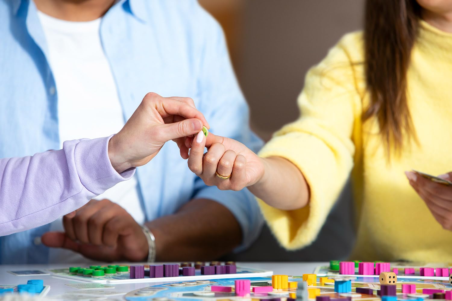 Kosmos Catan - Energien, eigenständiges Grundspiel für 3-4 Personen | Ab 12 Jahren, Brettspiel-Klassiker Siedler von Catan, Strategiespiel, Gesellschaftsspiel