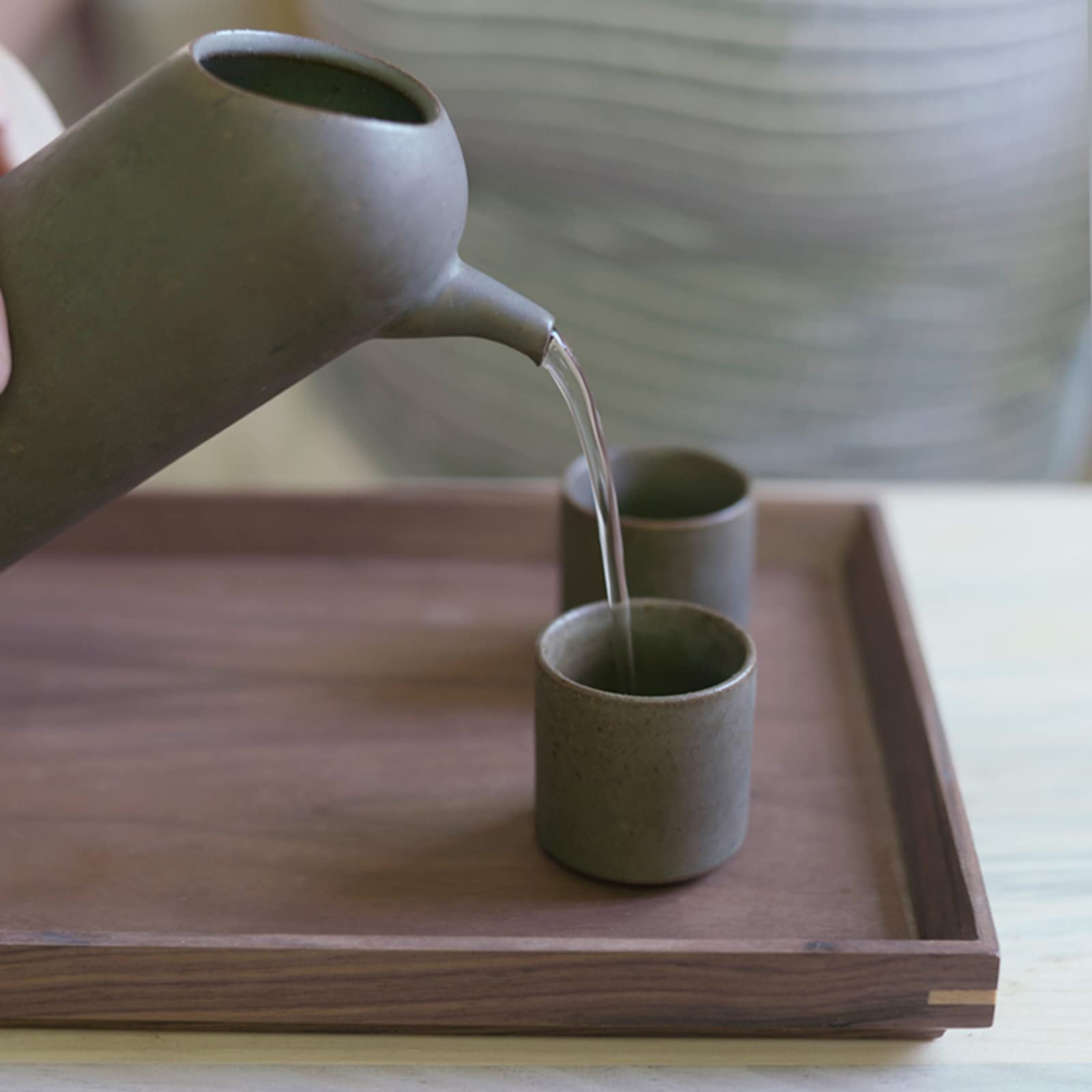Japanisches Sake-Tassen-Set, 5-teilig, traditionelle Keramik-Tassen mit 1 Sake-Servierflasche und 4 Sake-Tassen, weiß