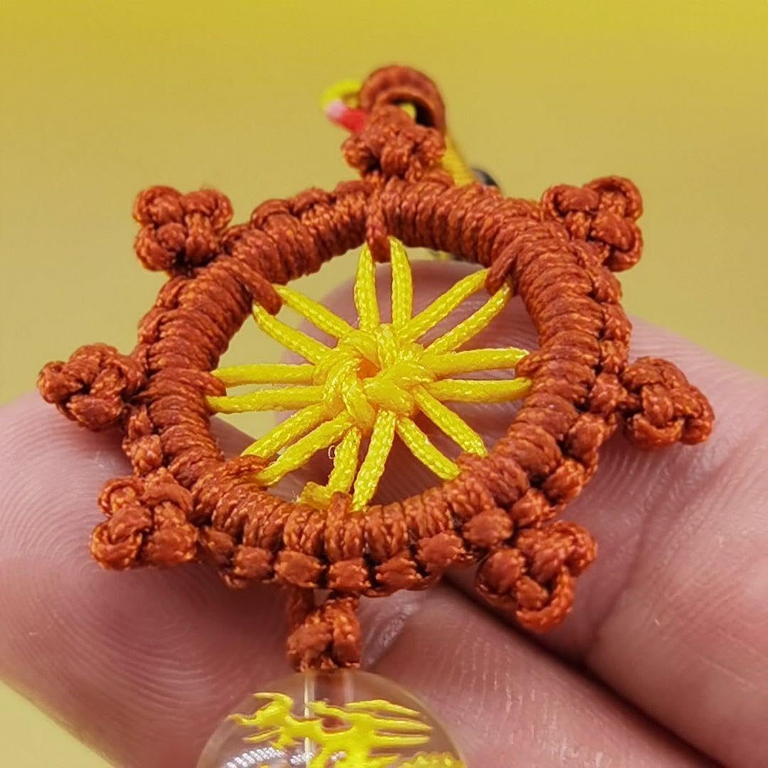 ビルマ翡翠彫刻「法輪」手編み吉祥結魔よけお守り(整理番号:AY162) ビルマ翡翠彫刻「法輪」手編み吉祥結魔よけお守り(整理番号:AY162