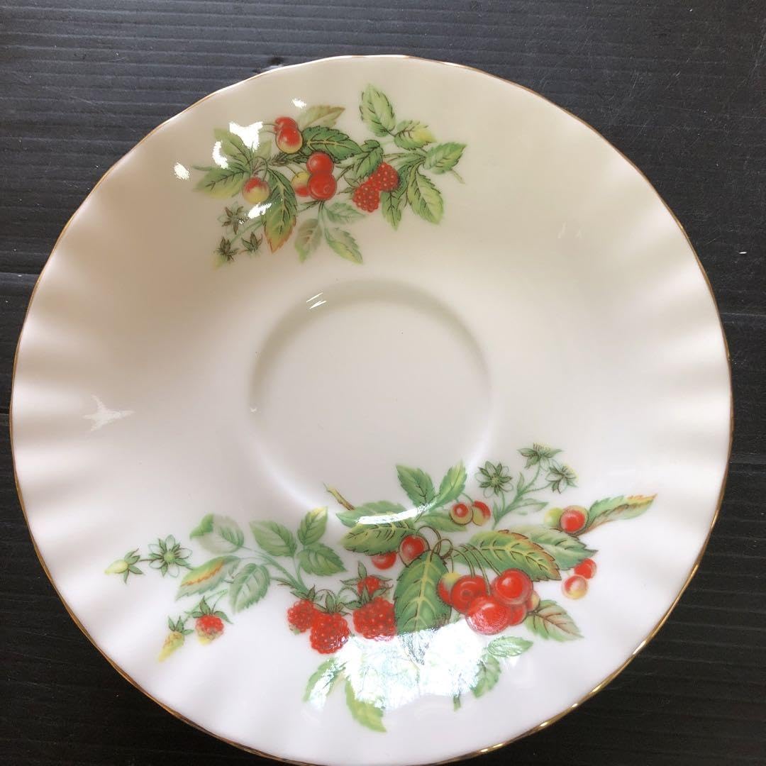 英国ビンテージ】ロイヤルアルバート☆Red Berry☆C/S