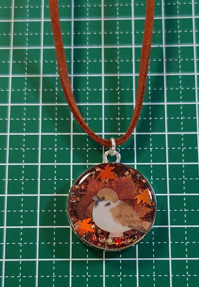 Amazon.co.jp: すずめちゃんかわいいレジンネックレス秋の柄 秋すずめ