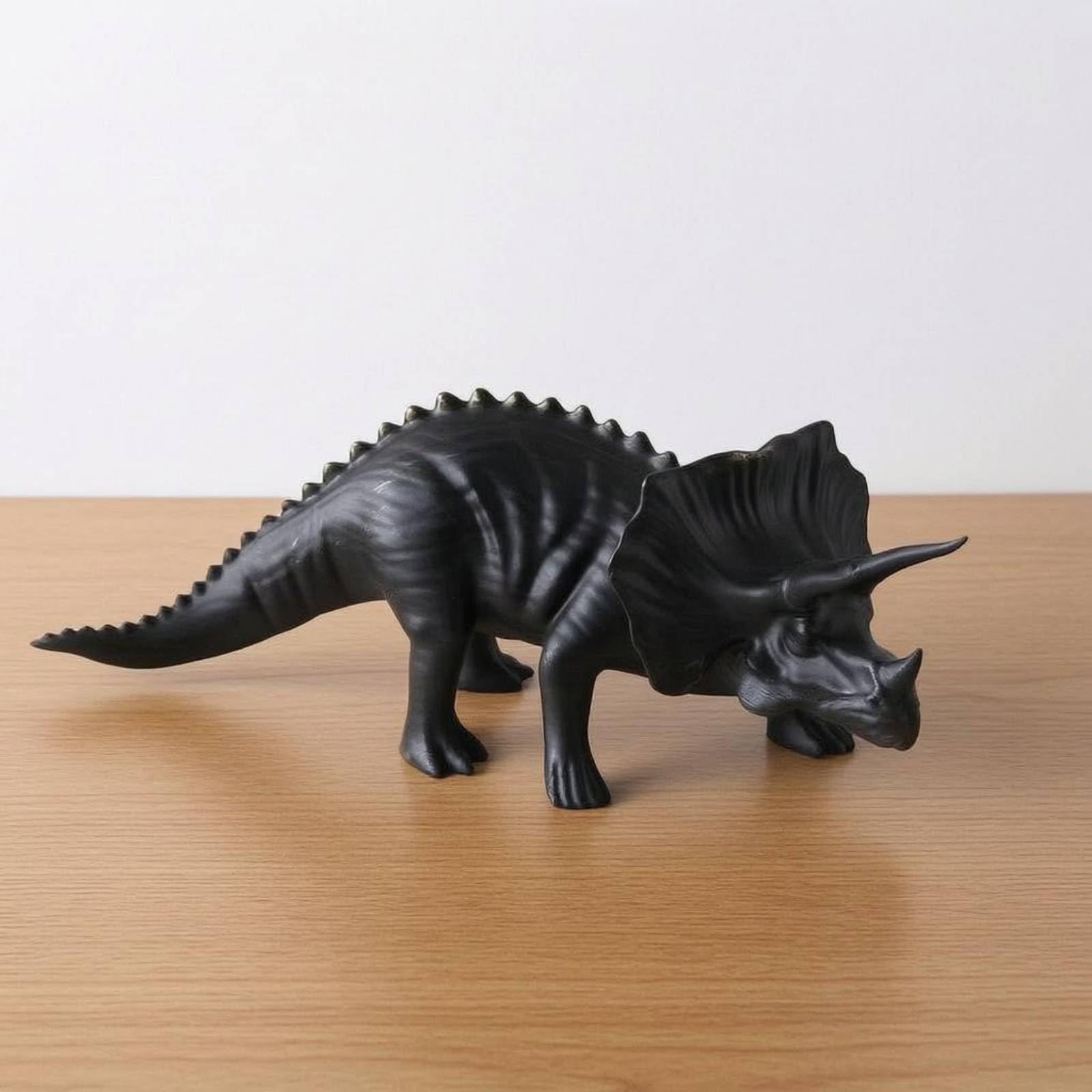 Triceratops-Figur Tischdekoration Gehörnte Dinosaurierfigur Naturgetreu Tierfigur, Schwarz