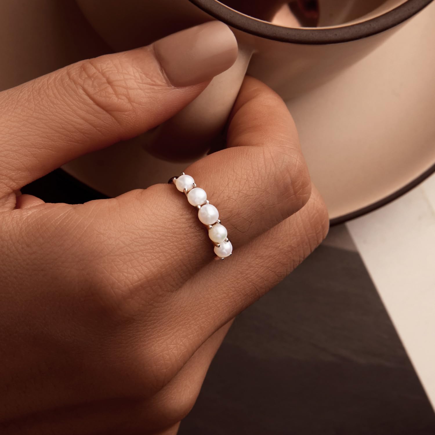Anillo de Plata de Ley chapada en rodio con Perlas cultivadas de Agua Dulce y circonita cúbica para Mujer