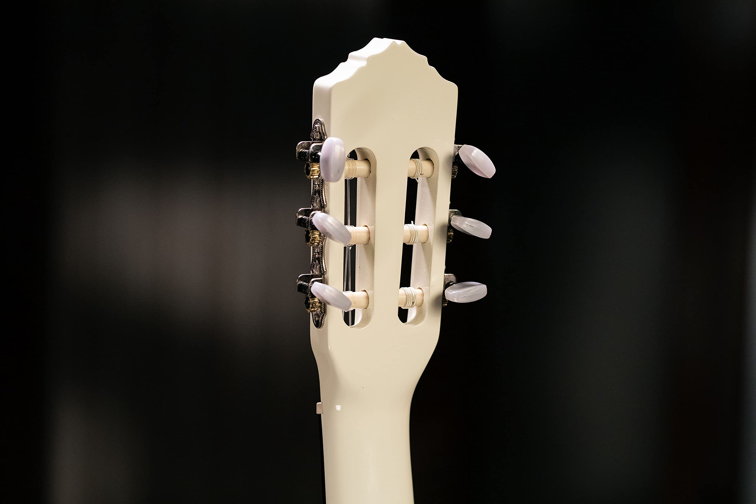 Ortega Guitars Chitarra Concerto Bianca Misura Standard - Serie Family - include Gig Bag - mogano/top in abete (R121WH)