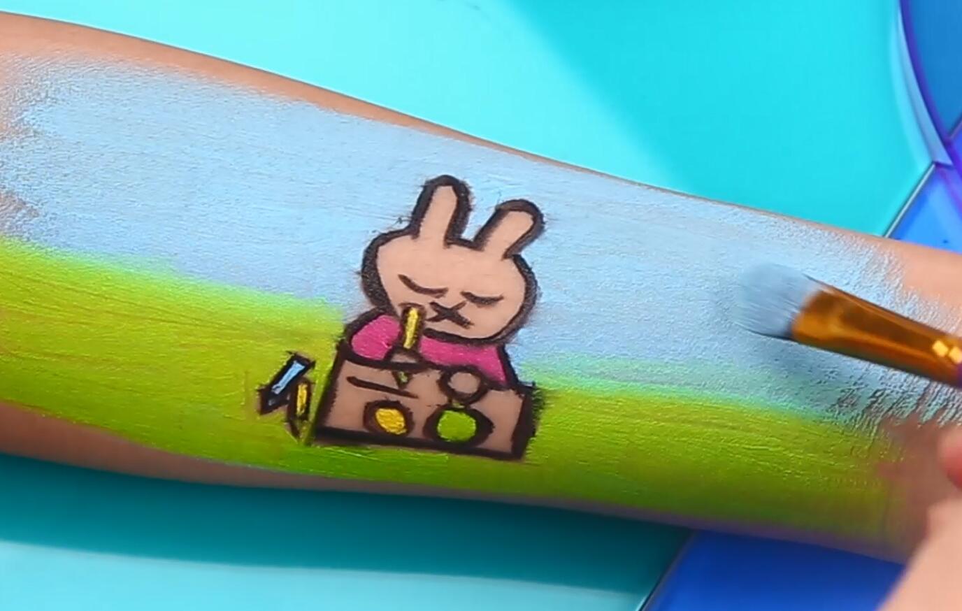 Drawing cute rabbit with 24 color oil based face paint set on Amazon Live