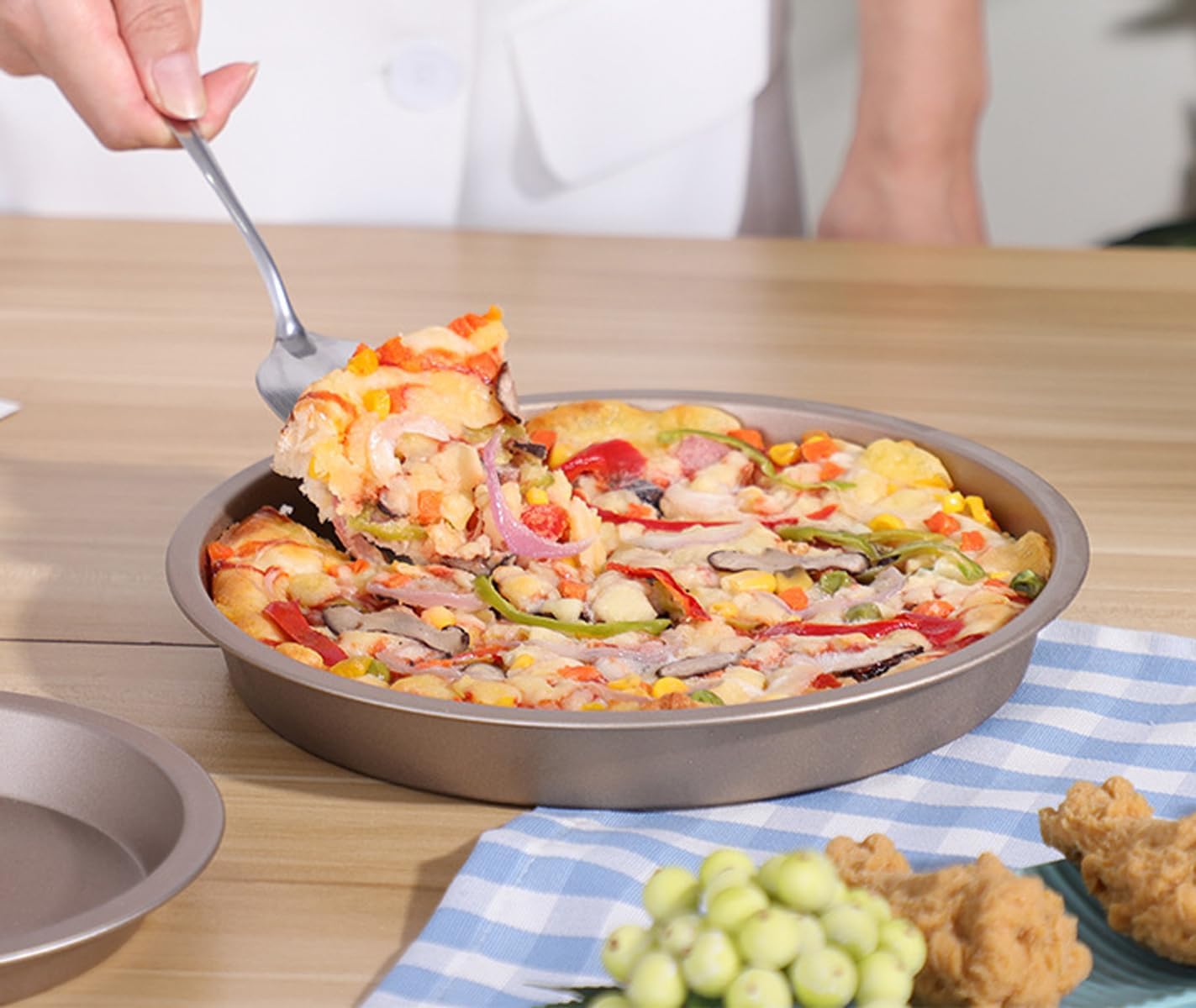 Pizza Baking Pan, 6-8-9 inch Baking Tray for Home Use Carbon Steel Bakeware Pizza Pan Round Pizza Circular Baking Tray for Home Restaurant Kitchen Baking Supplies.