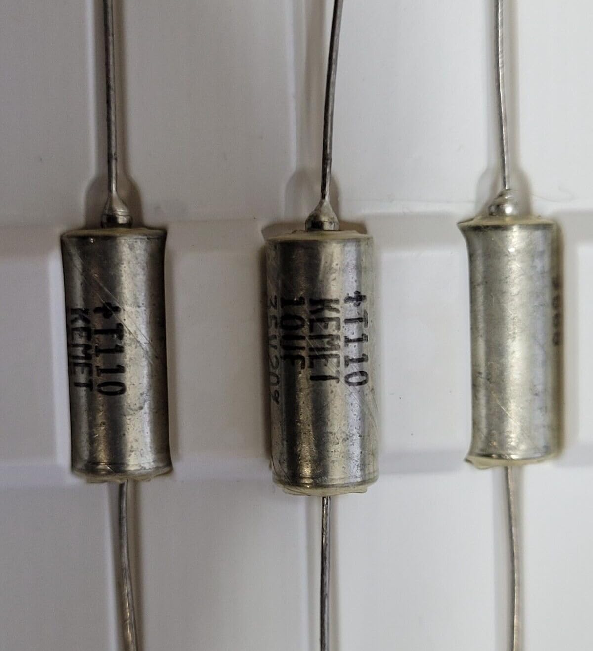 Generic (1 PC) T110C106M035AS KEMET Compatible with CAP TANT 10UF 20% 35V AXIAL