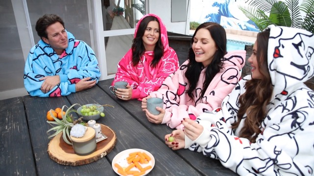 Amazon.com: Catalonia Banana Dog Oversized Hoodie Blanket