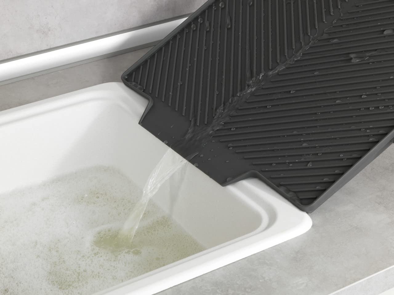 WENKO Escurreplatos Nelia, estera de goma con estructura acanalada e inclinada para un óptimo drenaje del agua, extensión lateral para el fregadero, plástico de calidad, 34 x 3 x 40 cm, gris