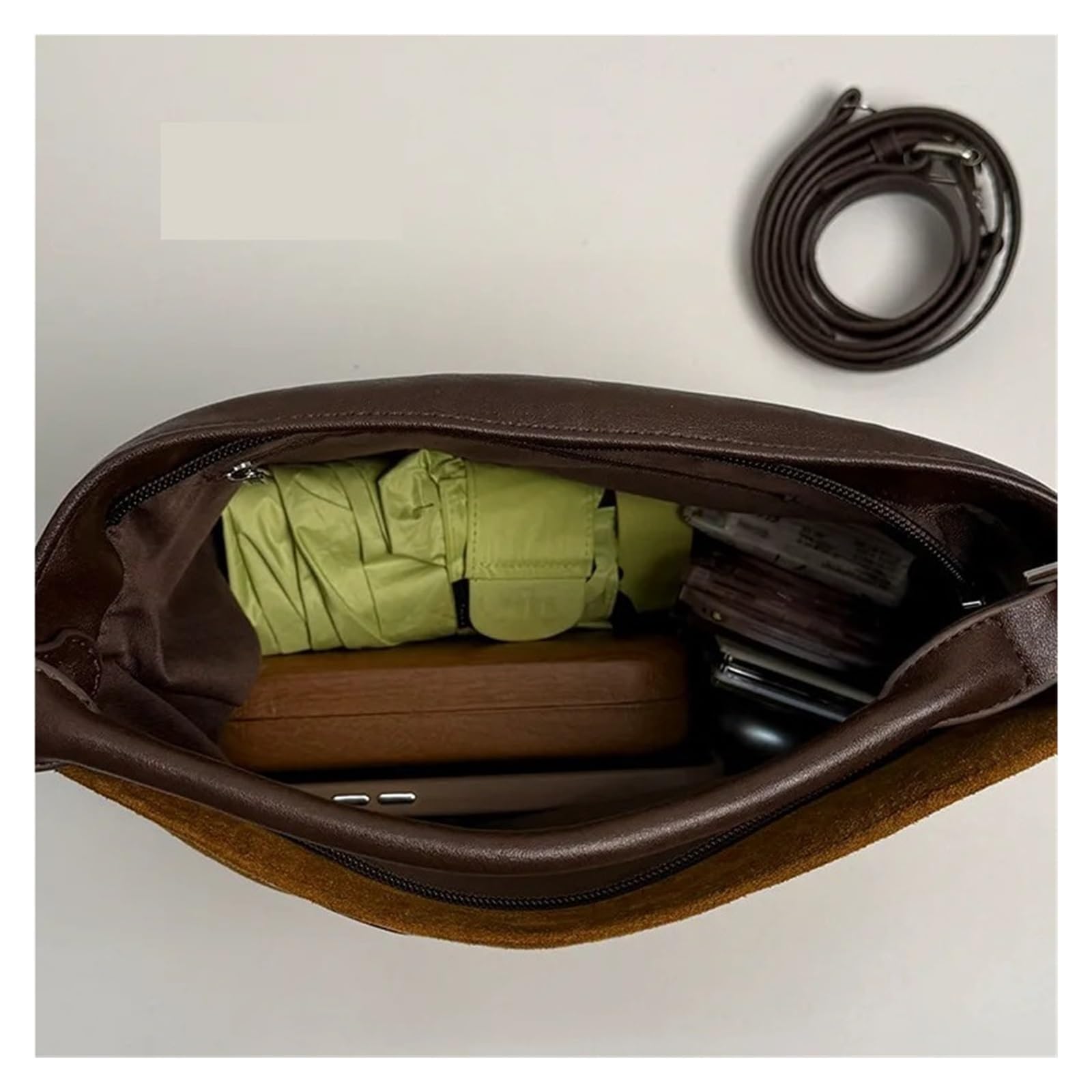 Bolso Tachuelas Bolso de mano retro con remaches de metal de nicho for mujer Versátil estilo motero bandolera