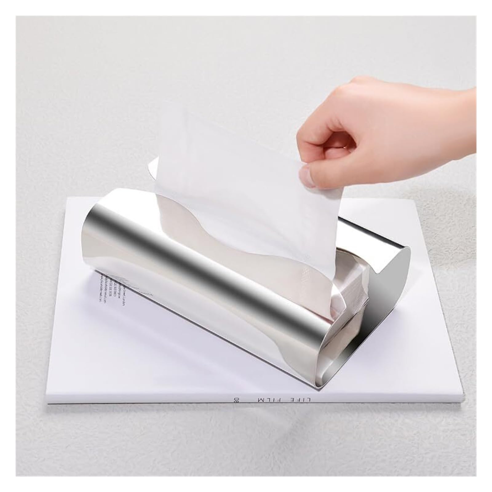 Dekoracyjne pudełko na chusteczki Pokrywa prostokątne metalowe pudełko na chusteczki Uchwyt na karty ze stali nierdzewnej Nowoczesny zakrzywiony uchwyt na papier ze stali nierdzewnej estetyczny